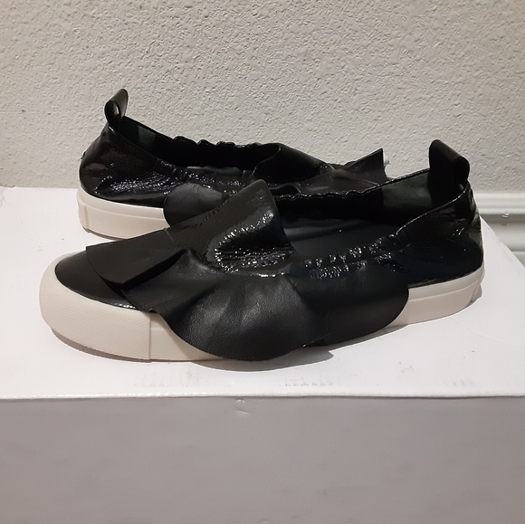 Mercedes Castillo - Picture 1 of 8